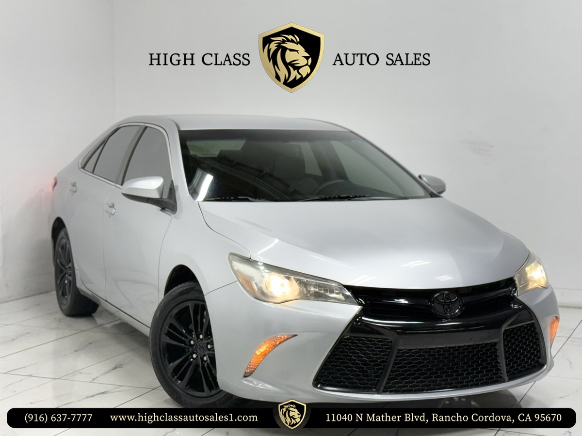 2015 Toyota Camry XLE's photo