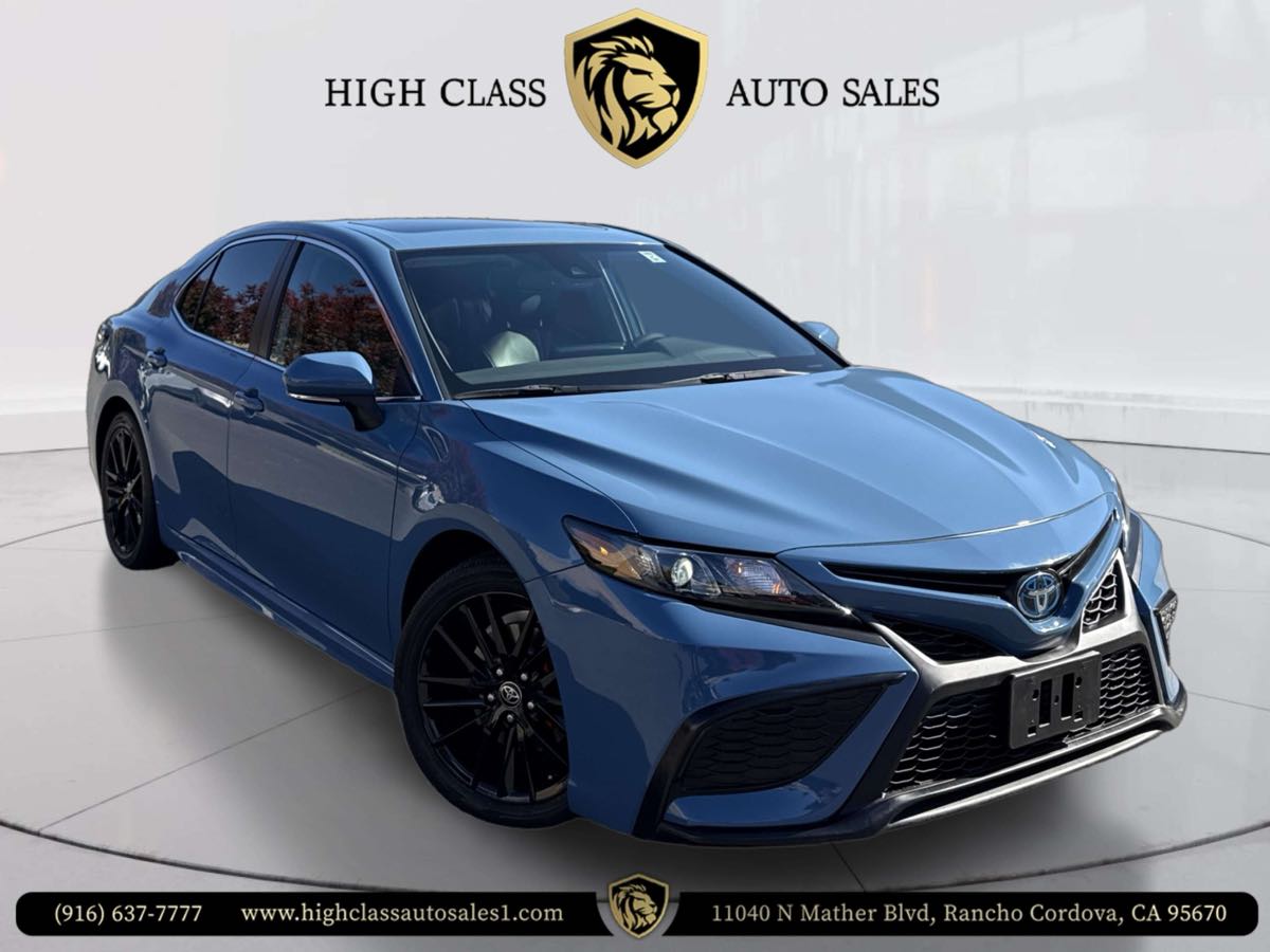 2023 Toyota Camry SE's photo