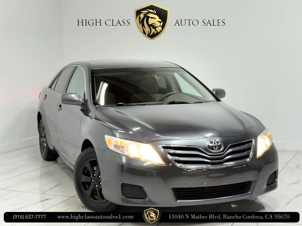 2011 Toyota Camry LE's photo