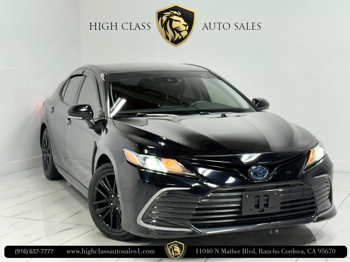 2023 Toyota Camry LE's photo