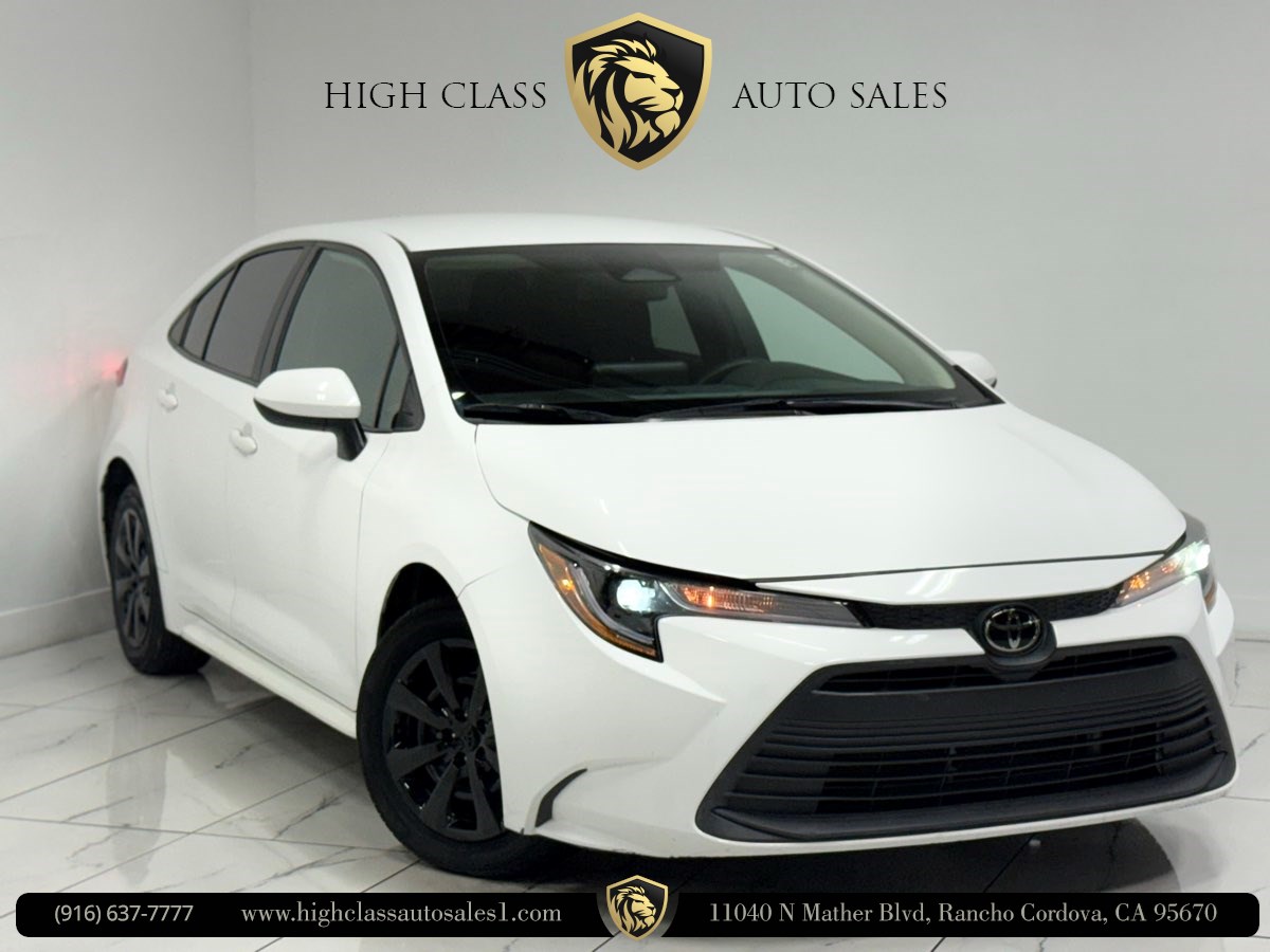 2024 Toyota Corolla LE's photo