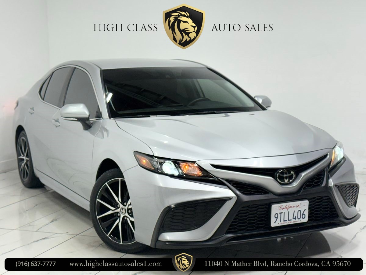 2023 Toyota Camry SE's photo