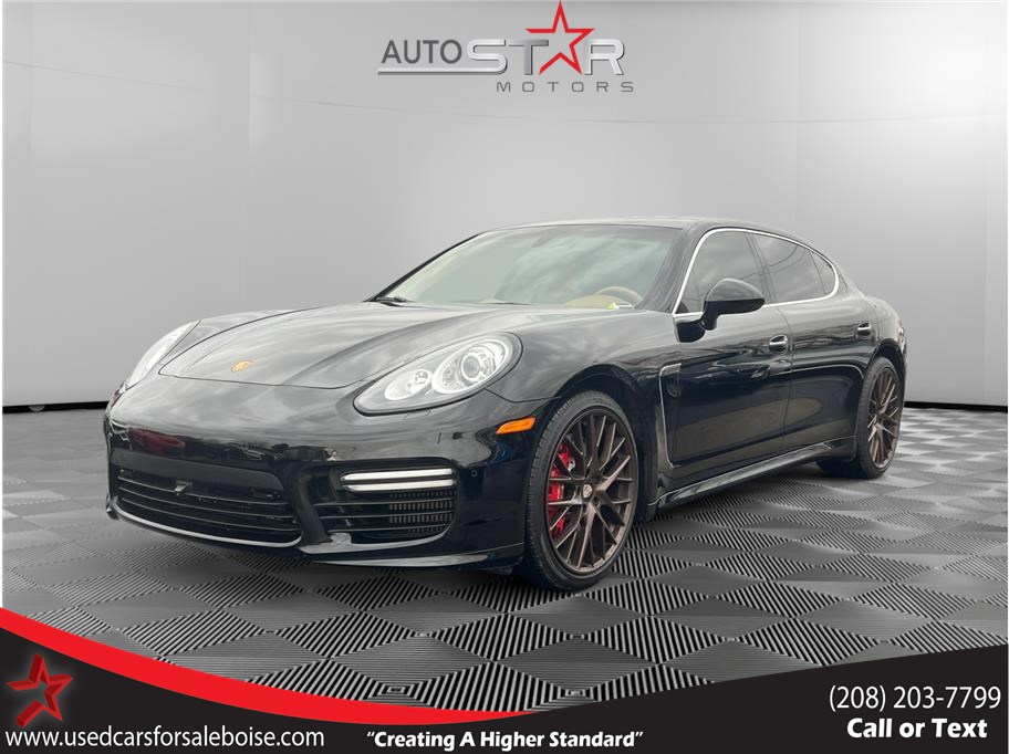 Porsche Panamera's photo