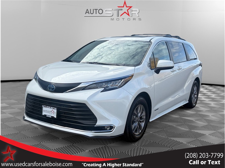 2021 Toyota Sienna XLE's photo