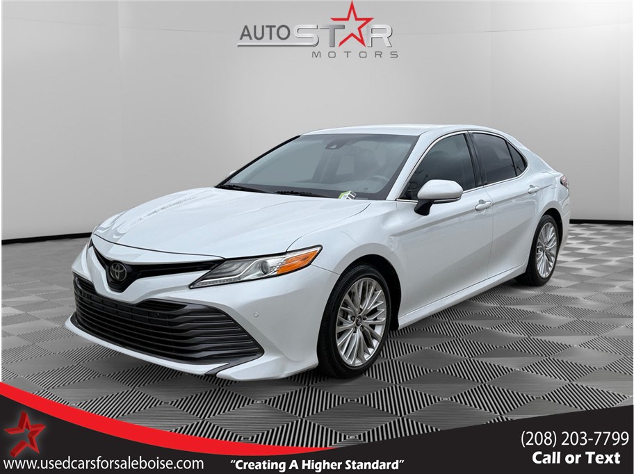 2018 Toyota Camry XLE's photo