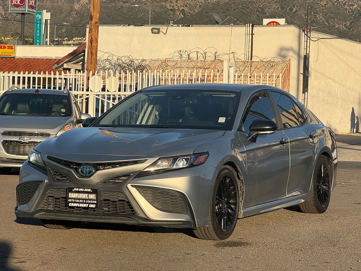 2022 Toyota Camry SE's photo