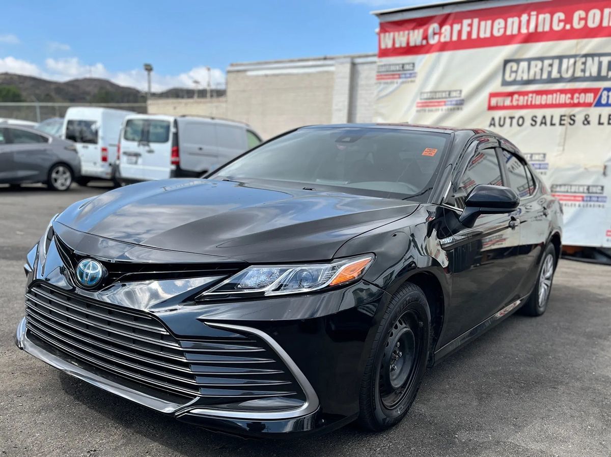 2021 Toyota Camry LE's photo