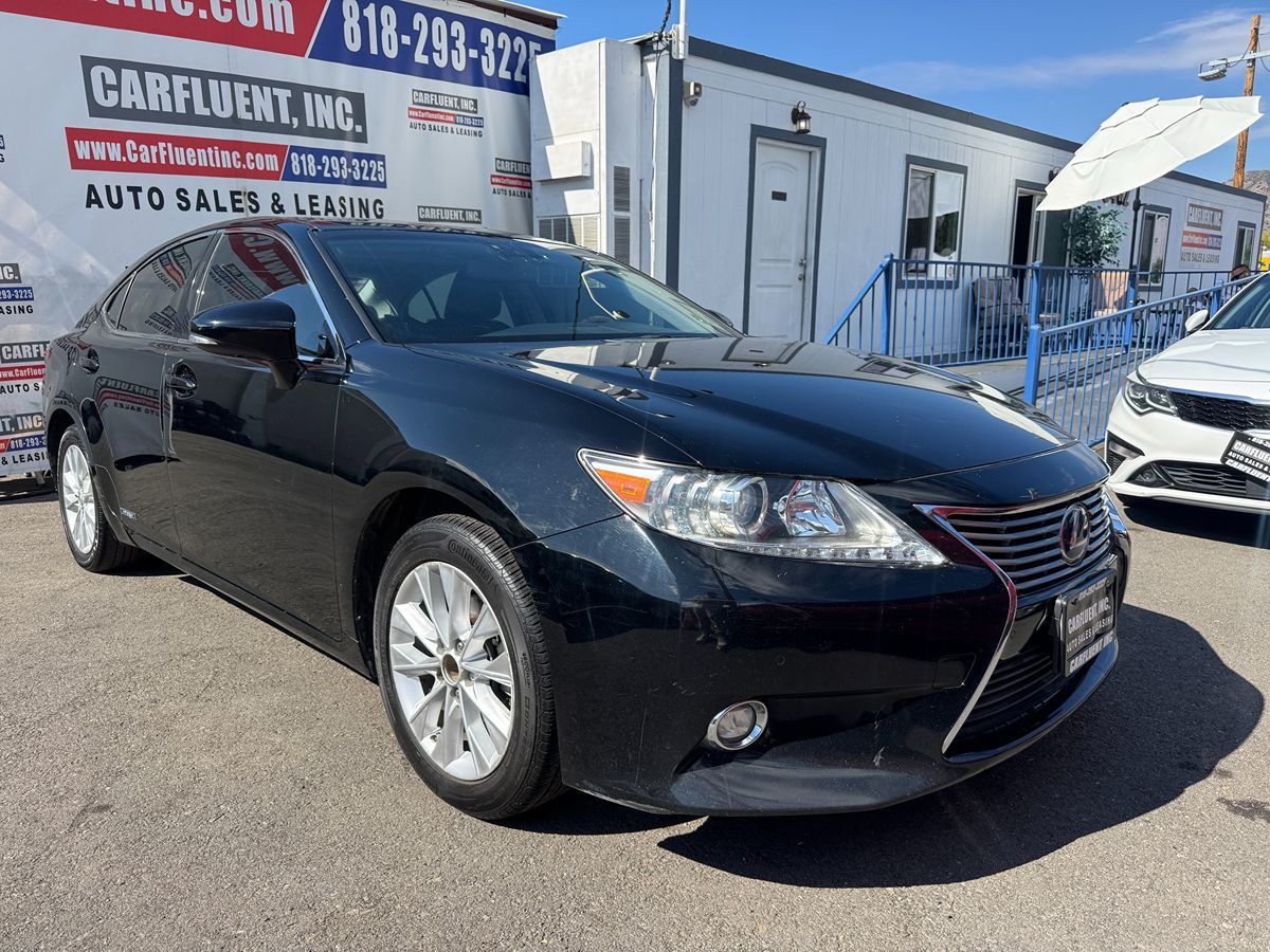 2014 Lexus ES 300h's photo