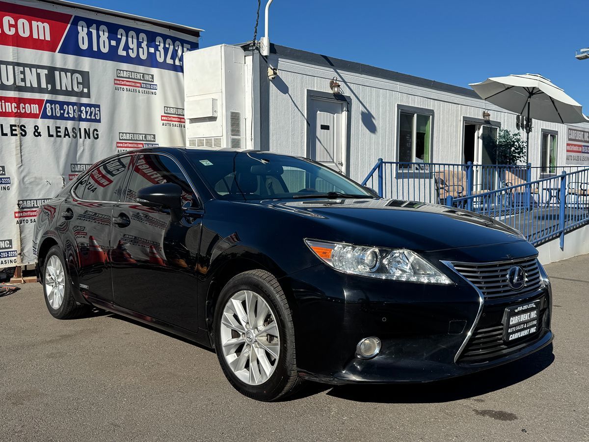 2015 Lexus ES 300h's photo