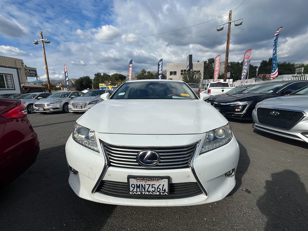 2014 Lexus ES 300h's photo