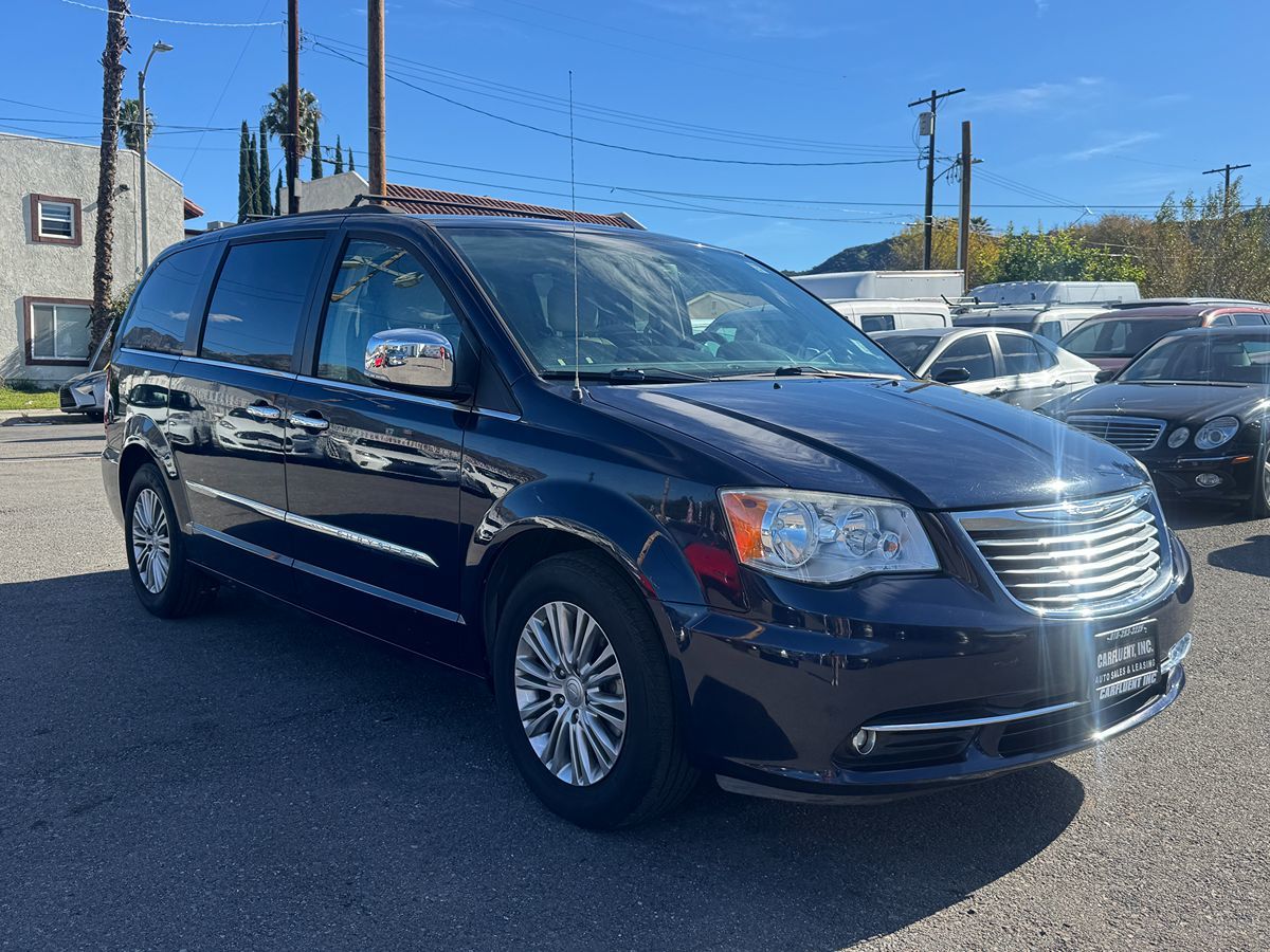2016 Chrysler Town & Country Anniversary Edition