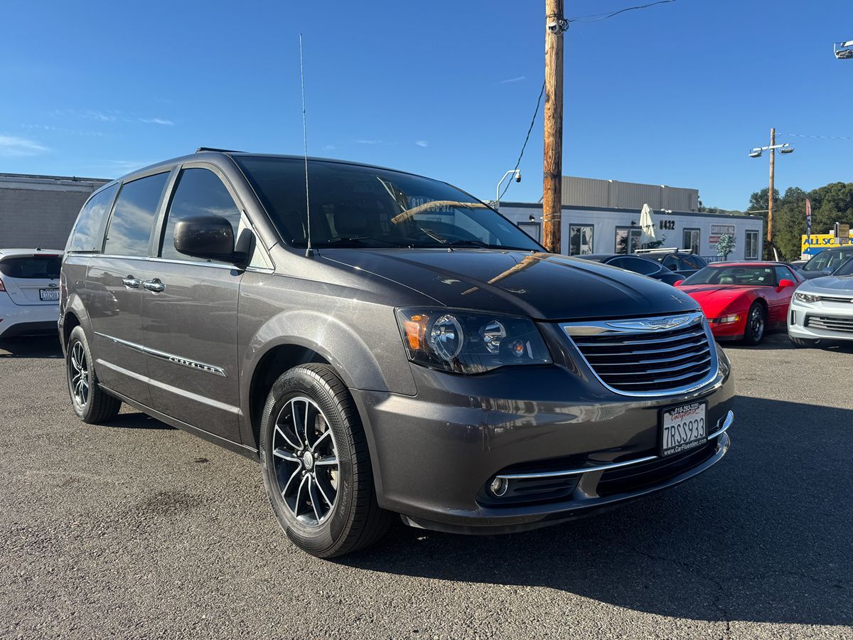 2016 Chrysler Town & Country Touring