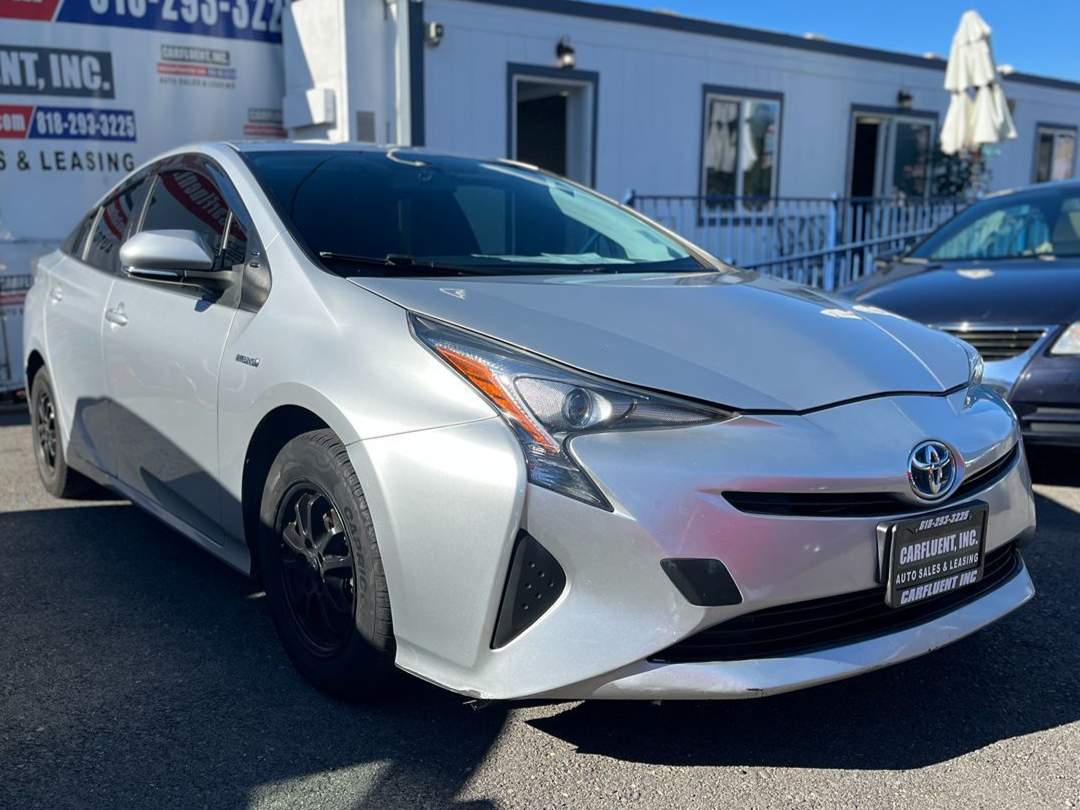 2016 Toyota Prius Two's photo