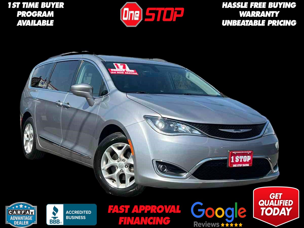 2017 Chrysler Pacifica Touring-L's photo