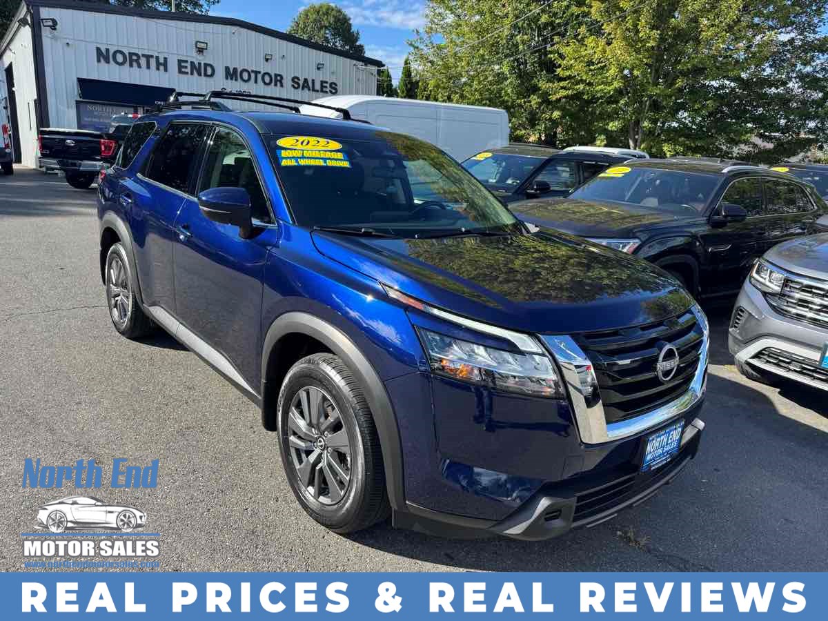 2022 Nissan Pathfinder SV's photo