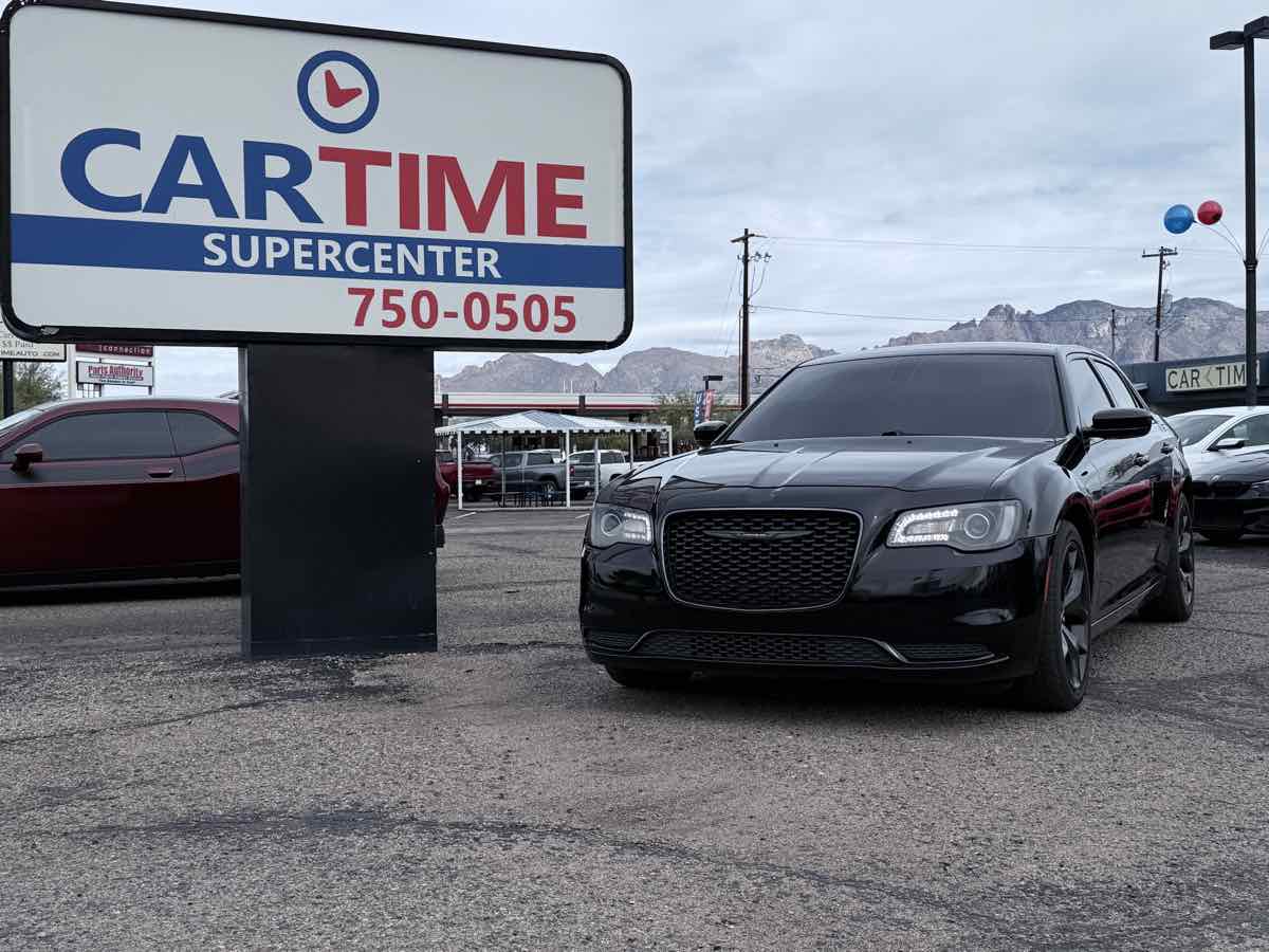 2022 Chrysler 300 Touring's photo