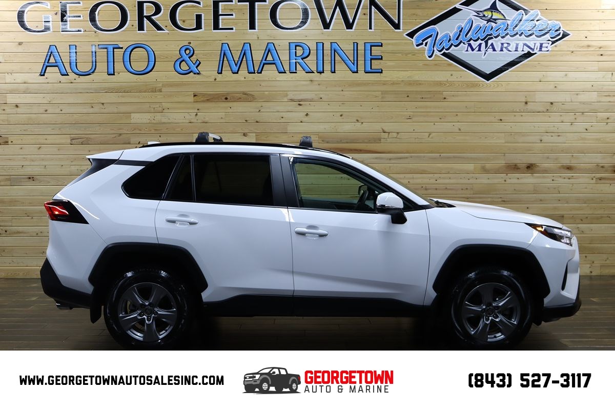 2024 Toyota RAV4 XLE's photo