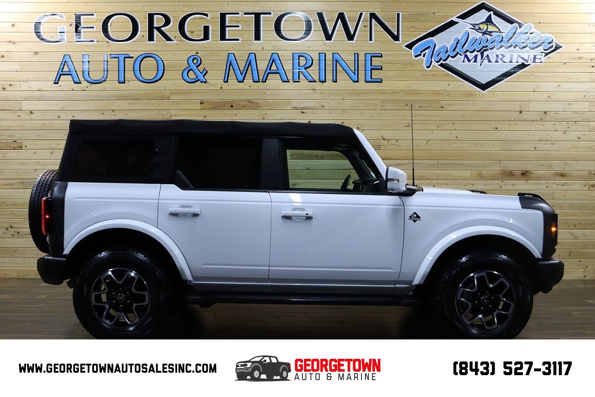 2022 Ford Bronco 4-Door Outer Banks's photo