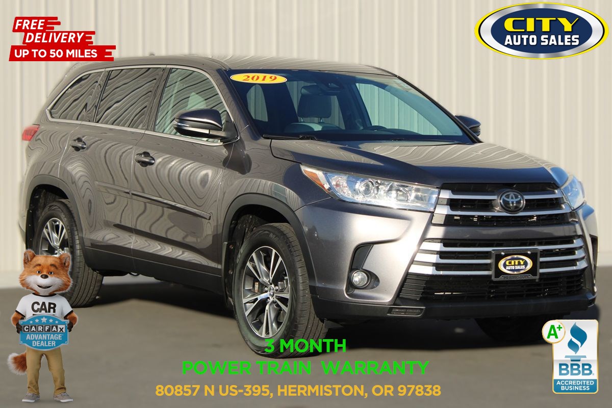 2019 Toyota Highlander LE Plus's photo