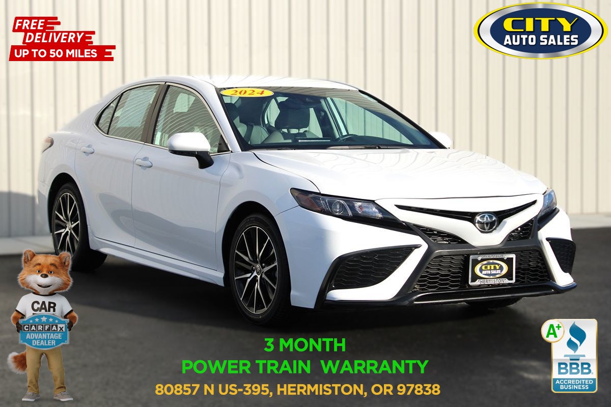 2024 Toyota Camry SE's photo