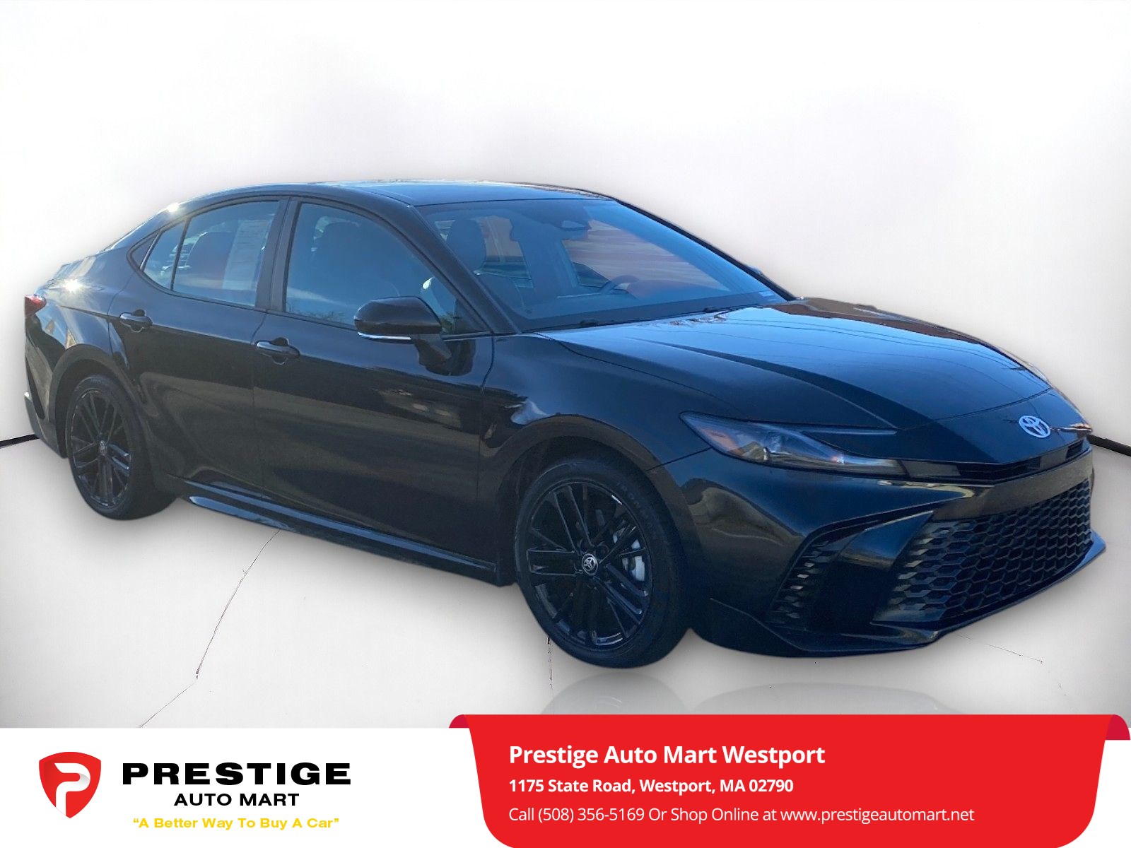 2025 Toyota Camry SE's photo