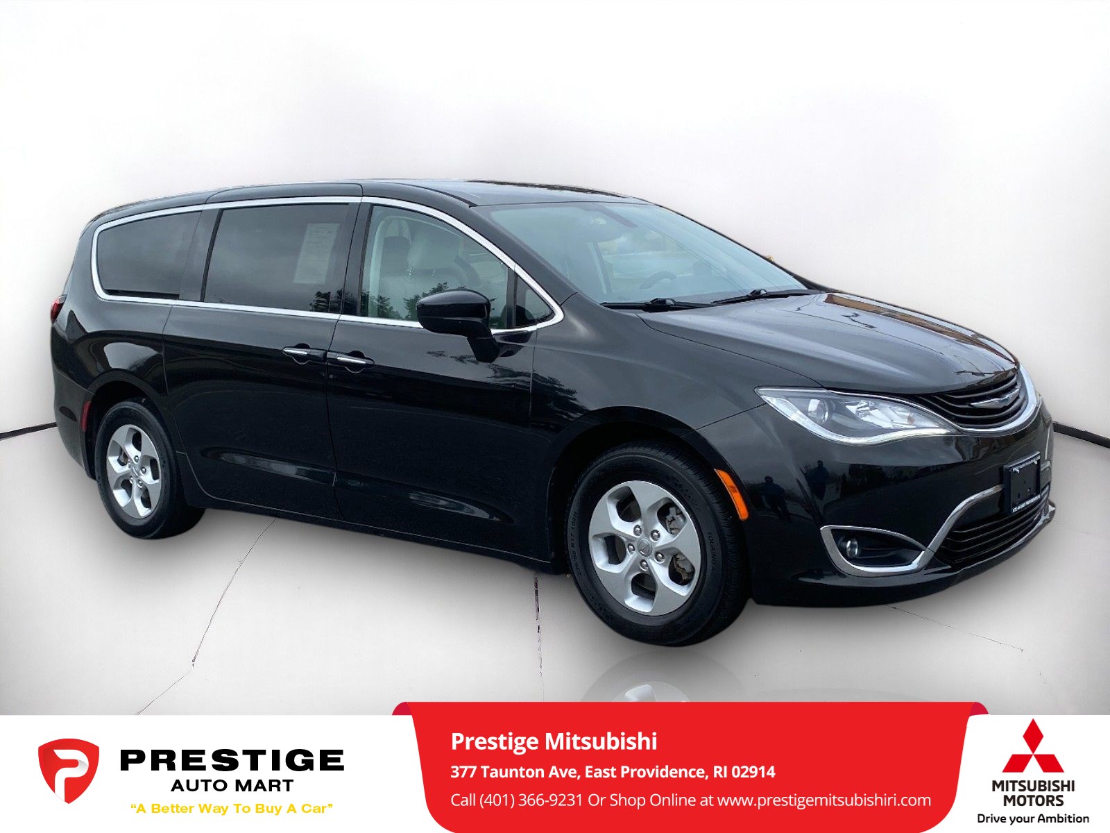 2017 Chrysler Pacifica Hybrid Touring Plus's photo