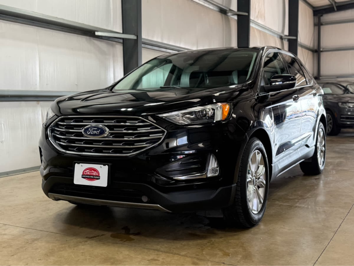 2022 Ford Edge Titanium's photo