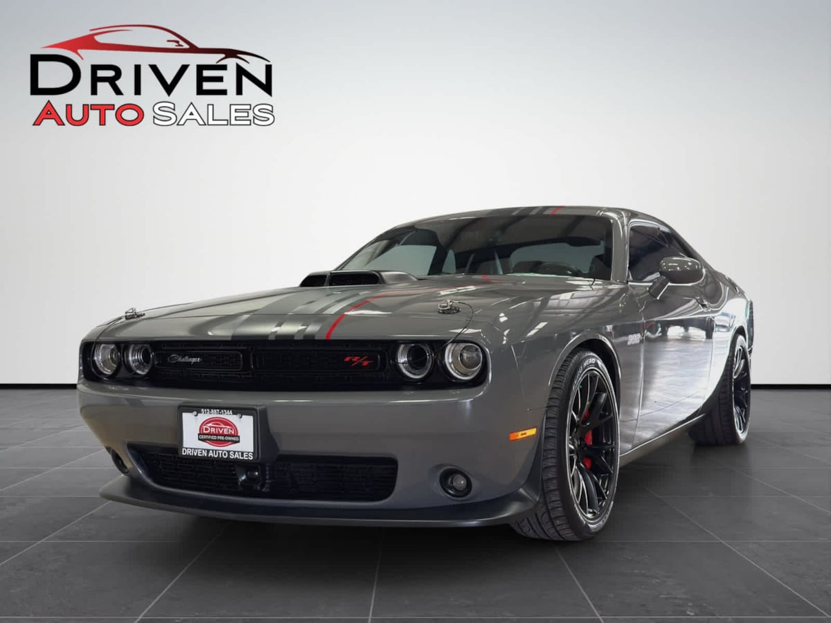 2023 Dodge Challenger R/T's photo