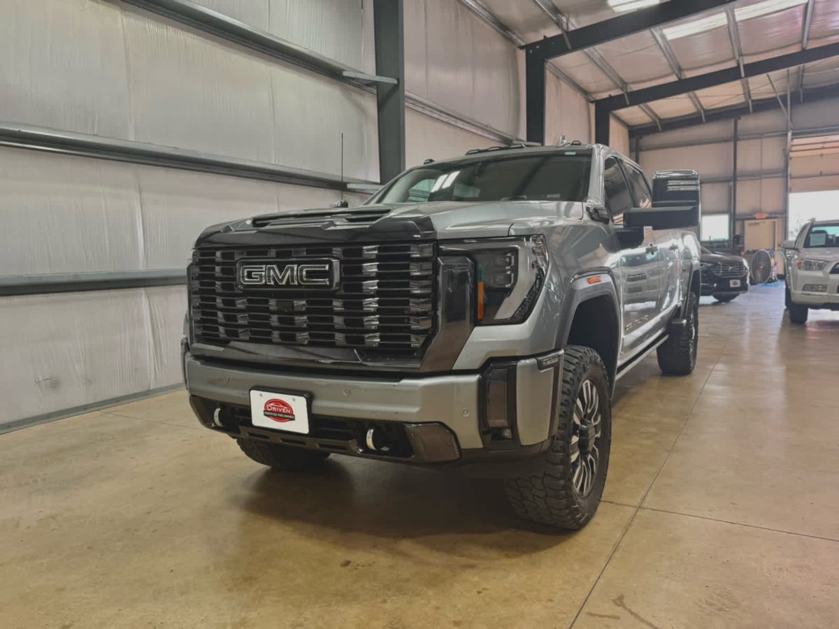 2024 GMC Sierra 3500HD Denali Ultimate's photo