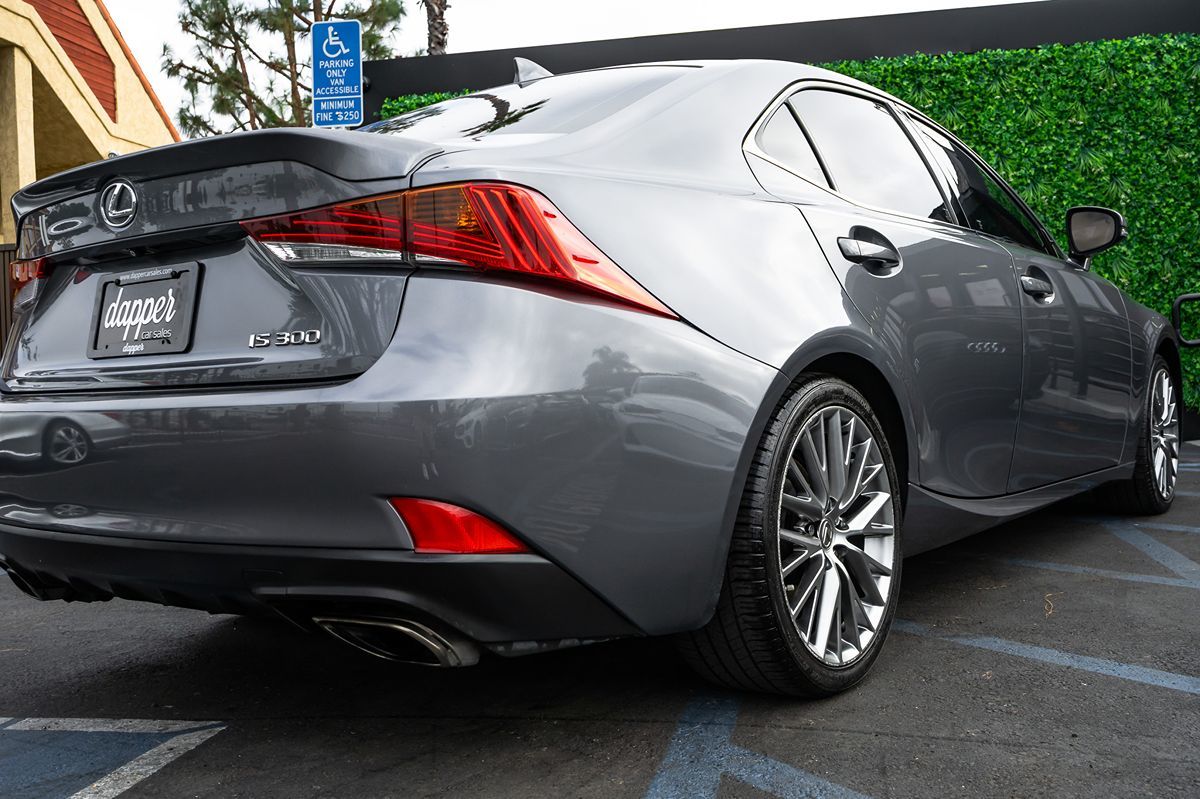 2018 Lexus IS 300's photo