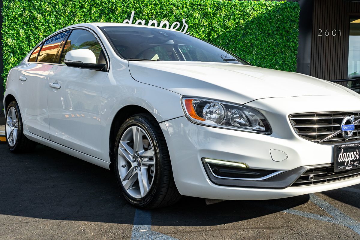 2015 Volvo S60 T5 Platinum's photo