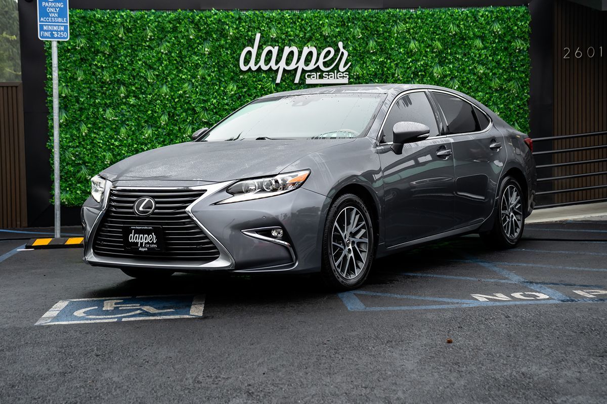 2017 Lexus ES 350's photo