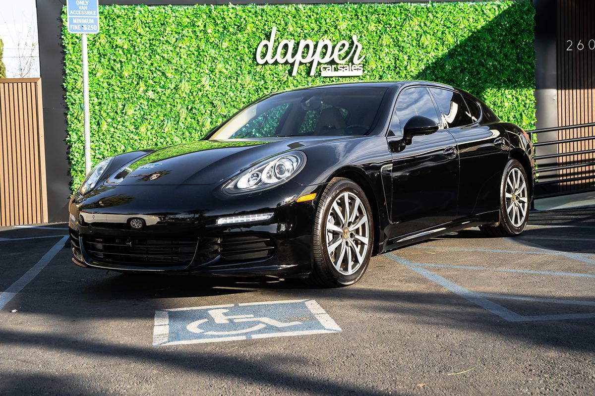 2016 Porsche Panamera Base's photo