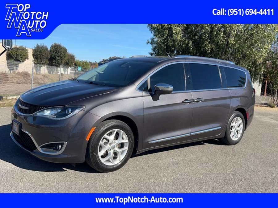 2020 Chrysler Pacifica Limited's photo