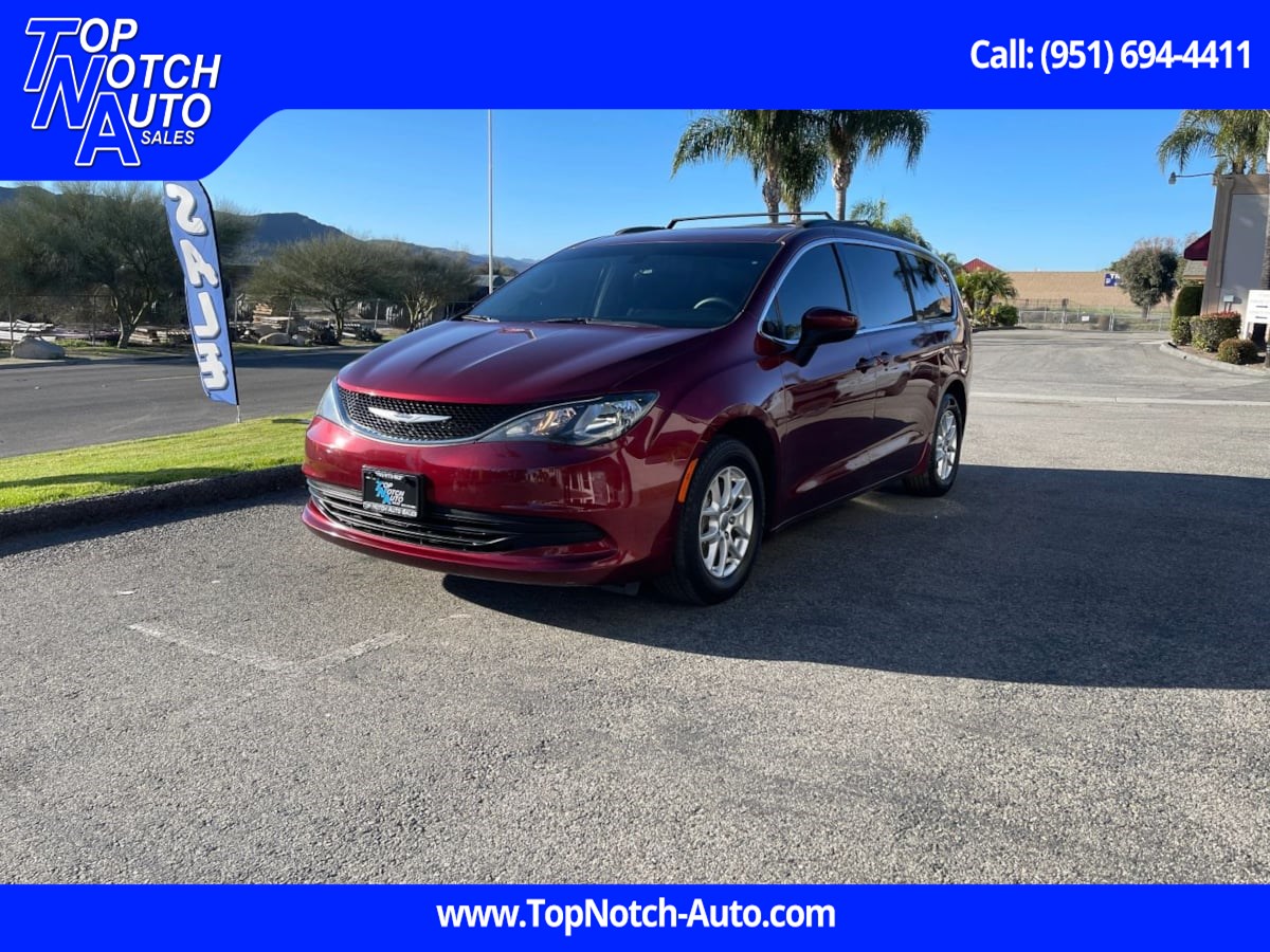 2020 Chrysler Voyager L's photo