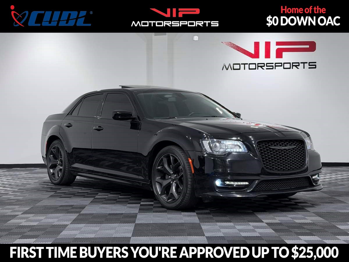 2020 Chrysler 300 Touring's photo