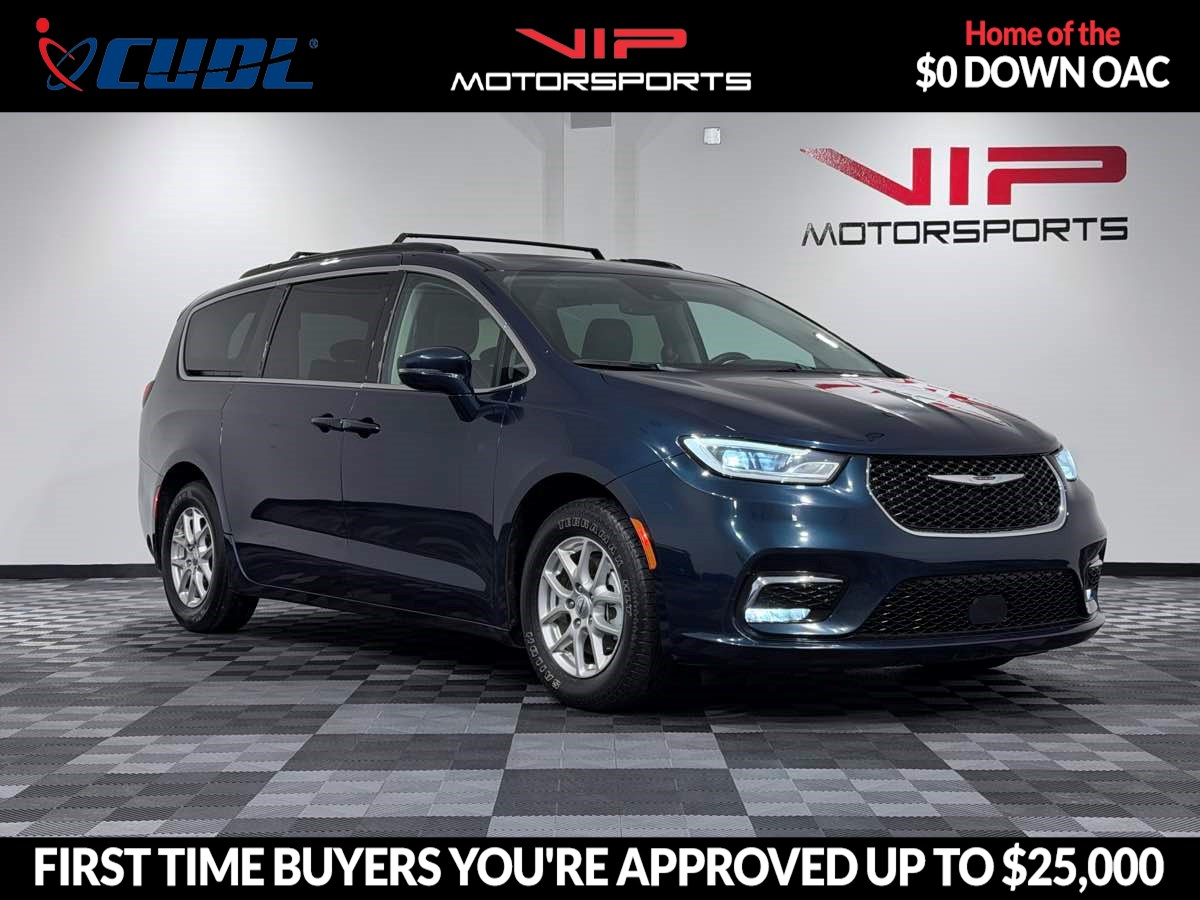 2022 Chrysler Pacifica Touring L's photo