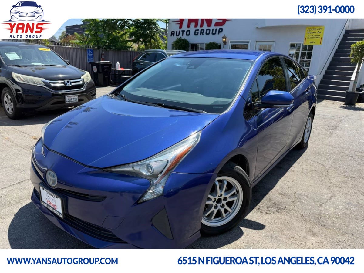 2017 Toyota Prius Three's photo