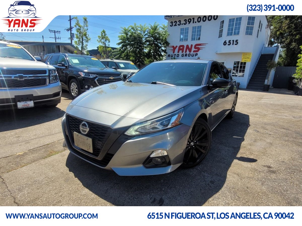 2022 Nissan Altima SR's photo