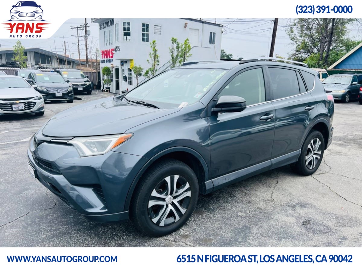 2018 Toyota RAV4 LE's photo