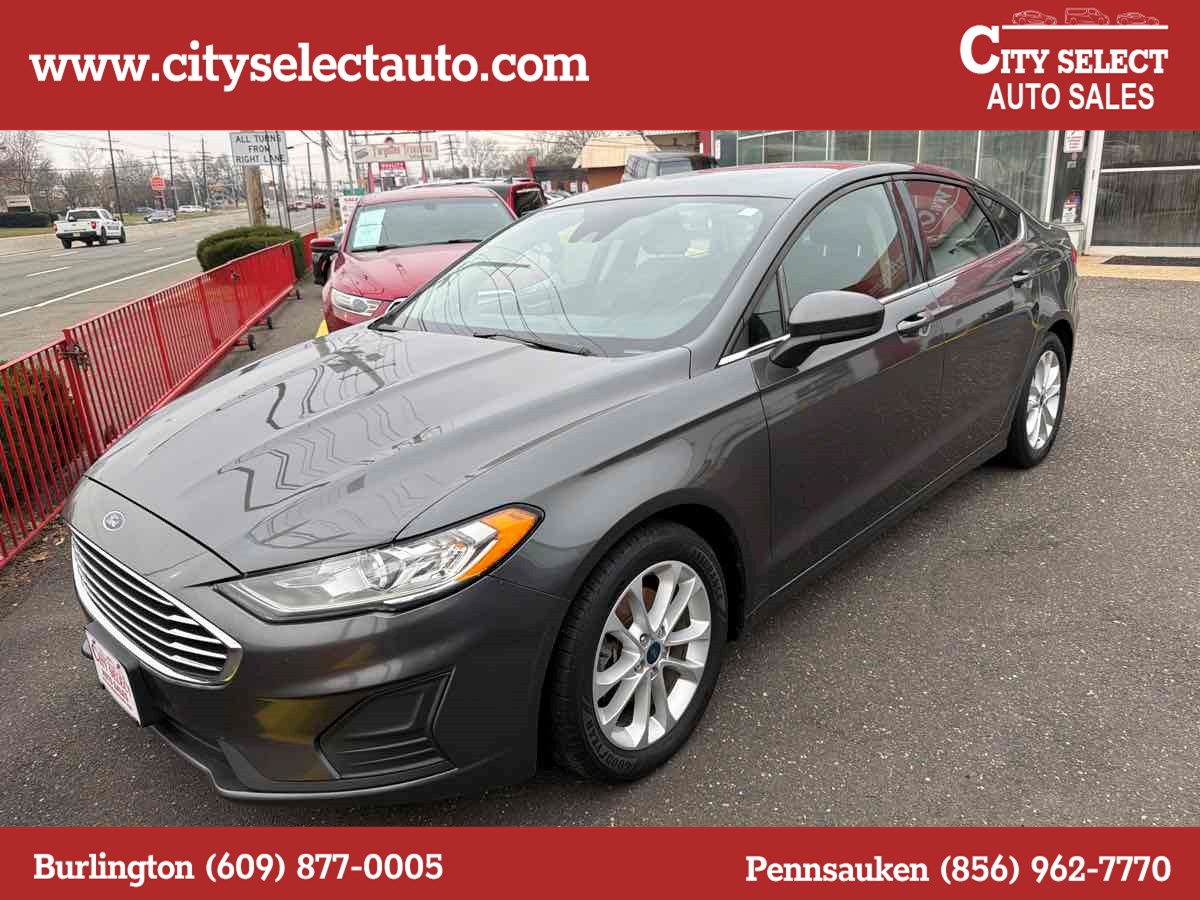 2019 Ford Fusion SE's photo