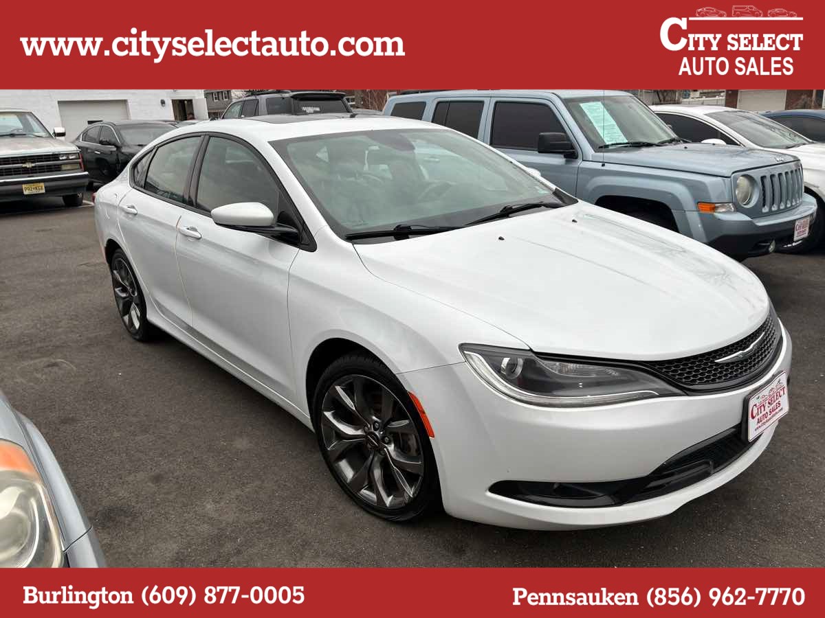 2015 Chrysler 200 S's photo