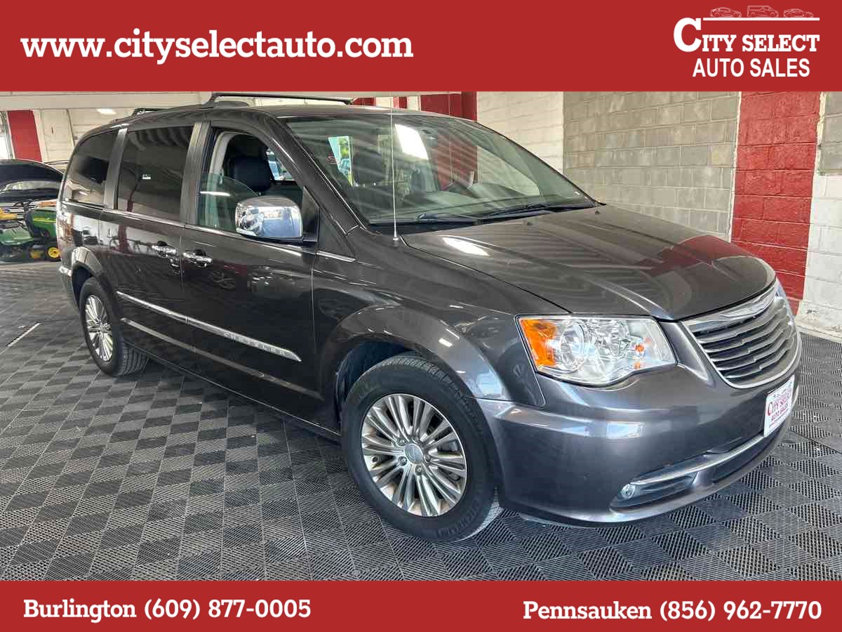2016 Chrysler Town & Country Anniversary Edition