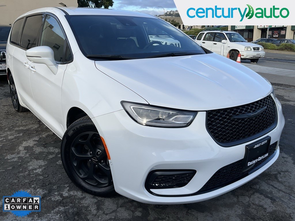 2022 Chrysler Pacifica Hybrid Touring L's photo