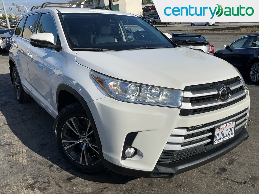 2018 Toyota Highlander LE Plus's photo