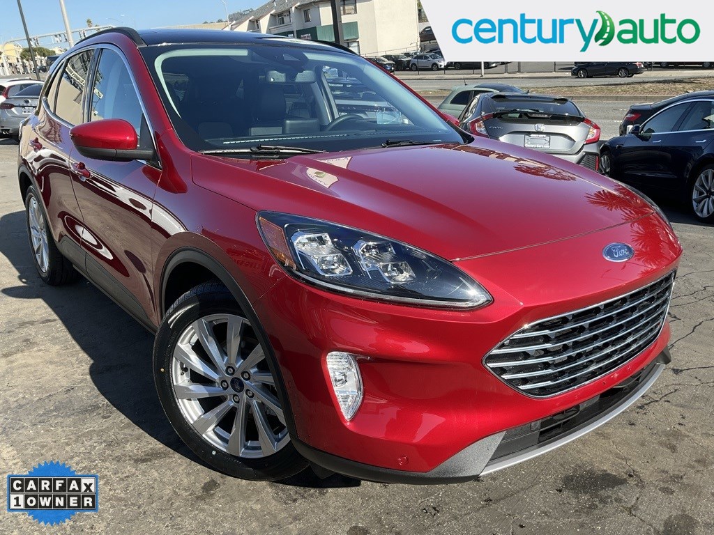 2021 Ford Escape Titanium's photo