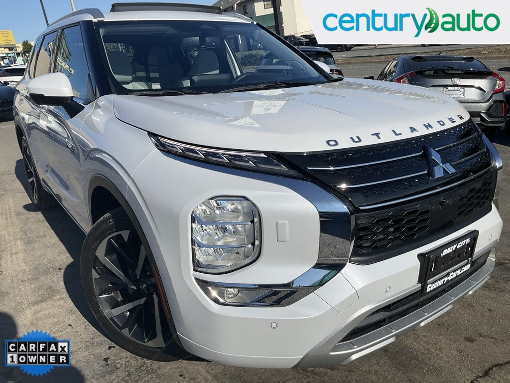 2023 Mitsubishi Outlander Plug-In Hybrid SEL's photo