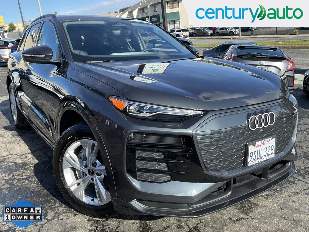 2025 Audi Q6 e-tron Premium's photo