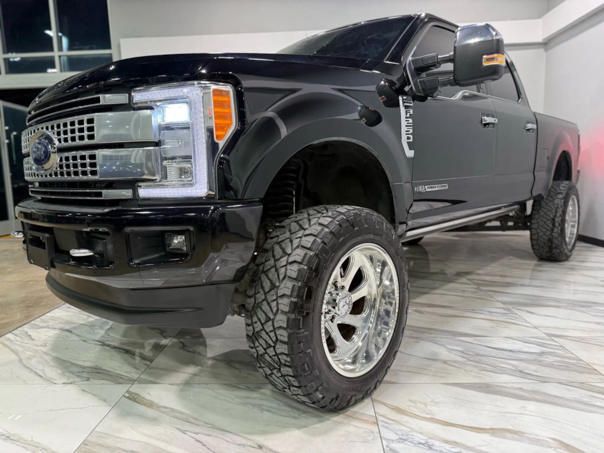 2017 Ford F-250 Super Duty Platinum's photo