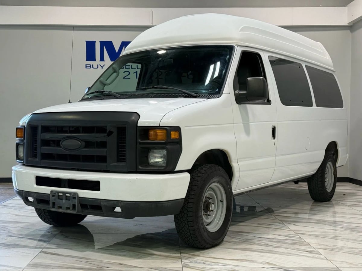2014 Ford E-Series Econoline Van Commercial's photo